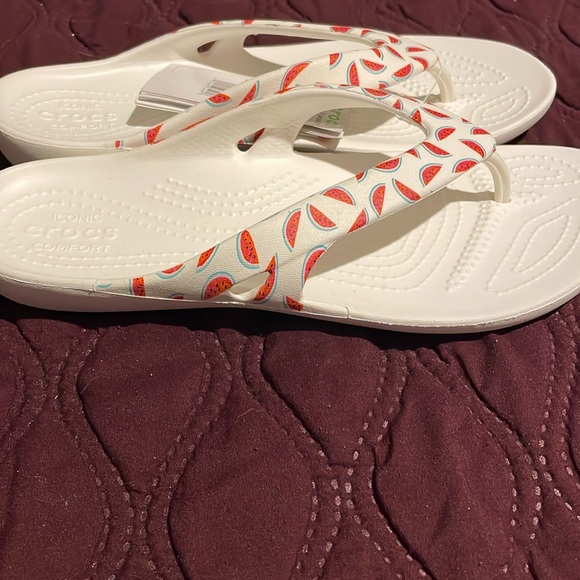 NWT-Crocs kadee ll seasonal watermelon flip flops size 8 - Picture 2 of 3